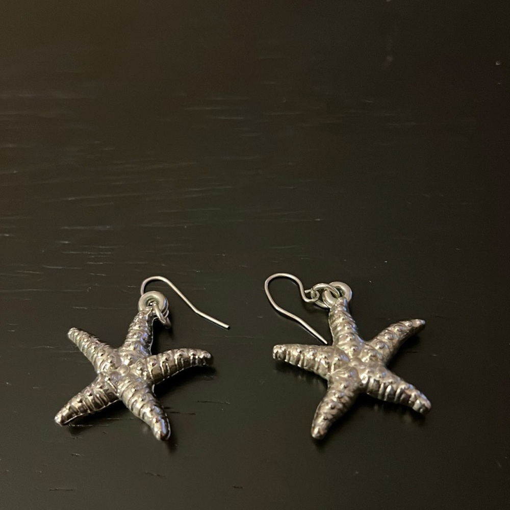 Star shaped silver earrings